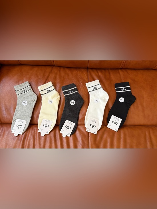 ALO Yoga Accessories - NWB Alo Yoga Unisex Half-Crew Socks – 5 Pairs